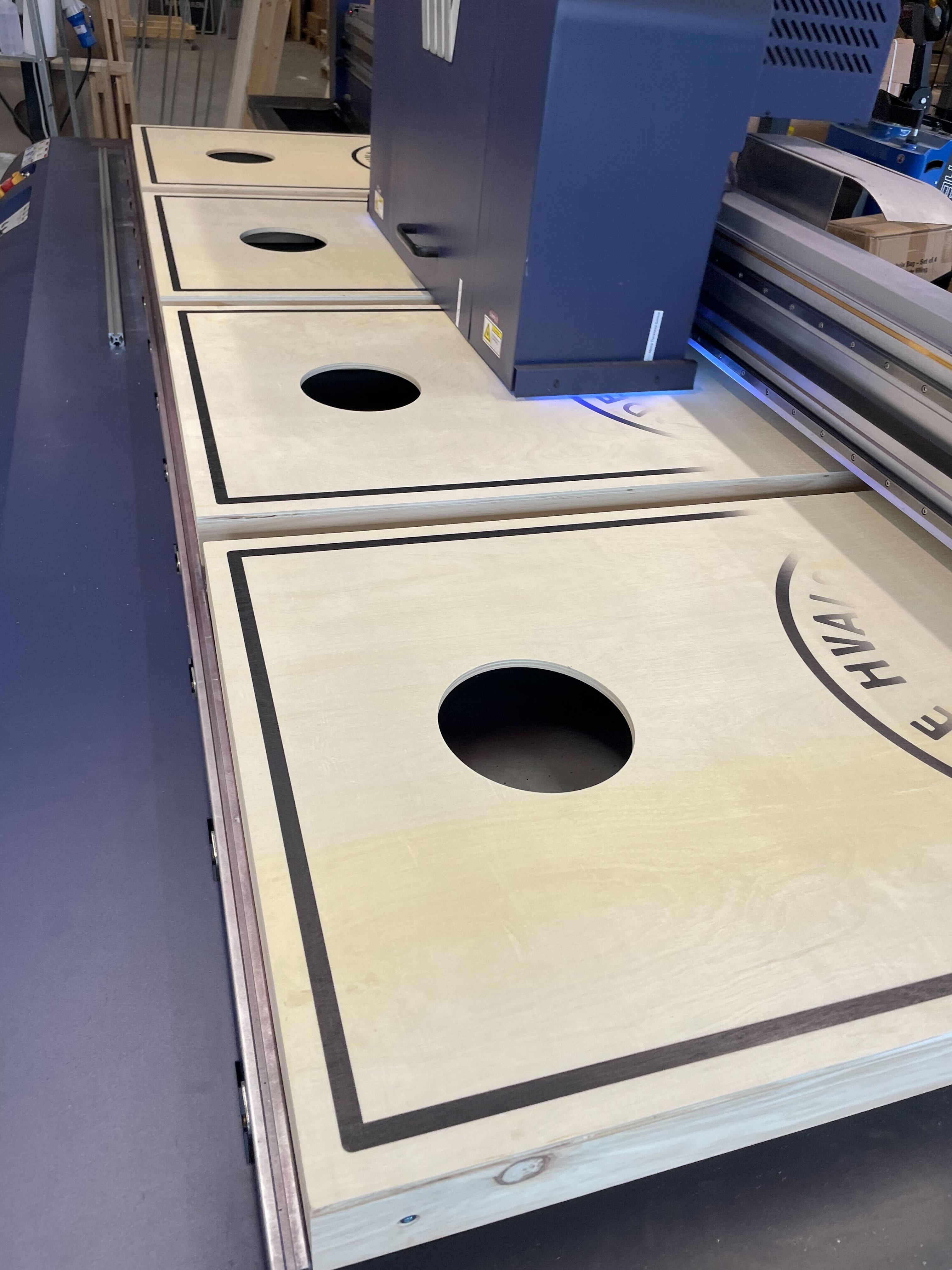 Close-up van UV geprint cornhole bord branding